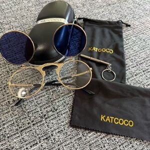 KATCOCO Gold and Black Round Flip Sunglasses